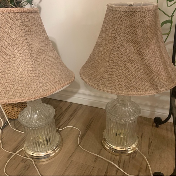 Two modern living room lamps in glass and soft fabric shade - Picture 3 of 12